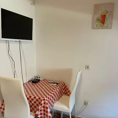 Arch- Budget Doublebed In Center Gasthuis Pula