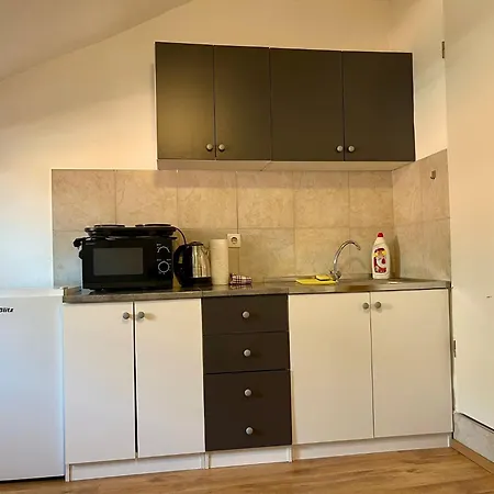 Pensión Roman Arch- Low Budget Doublebed In Top Center