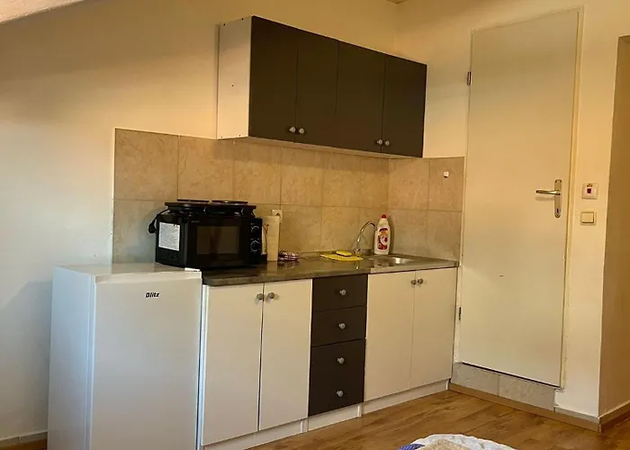 Arch- Budget Doublebed In Center 招待所 3*