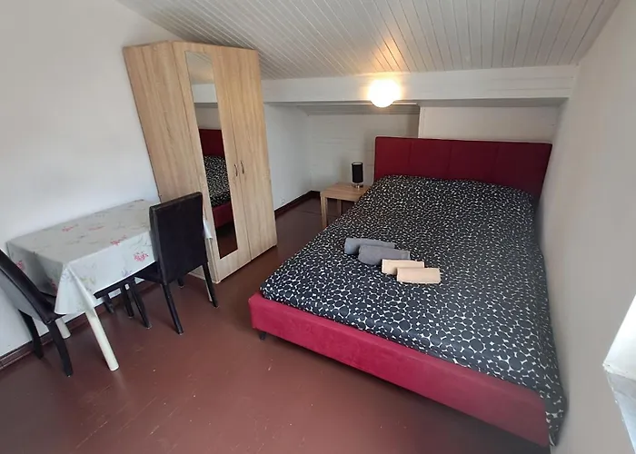 招待所 Arch- Budget Doublebed In Center 普拉