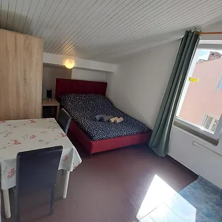 Arch- Budget Doublebed In Center