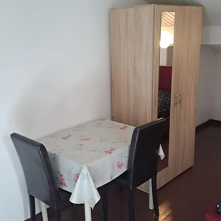 Arch- Budget Doublebed In Center 게스트하우스