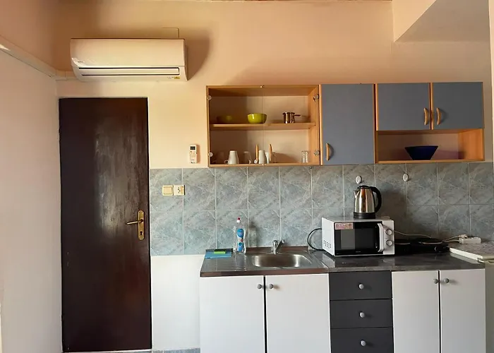 Arch- Budget Doublebed In Center Pula