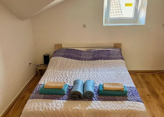 Arch- Budget Doublebed In Center Pula