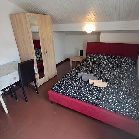 ゲストハウス Arch- Budget Doublebed In Center プーラ