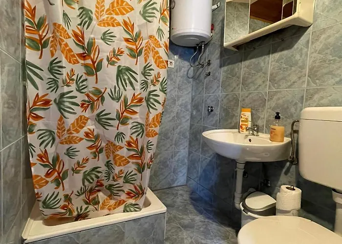 Guest house Arch- Budget Doublebed In Center 3*