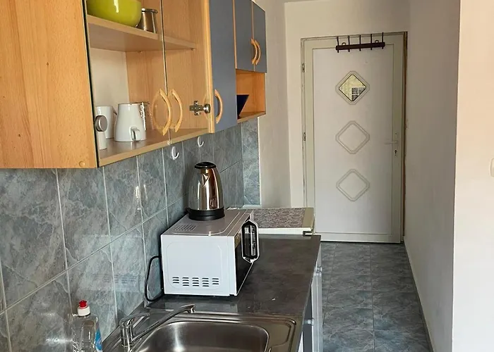 Arch- Budget Doublebed In Center