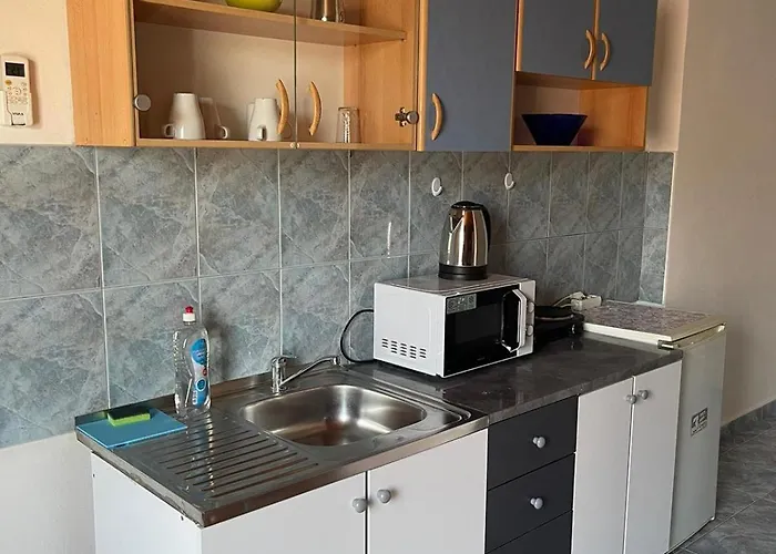 Arch- Budget Doublebed In Center Guest house