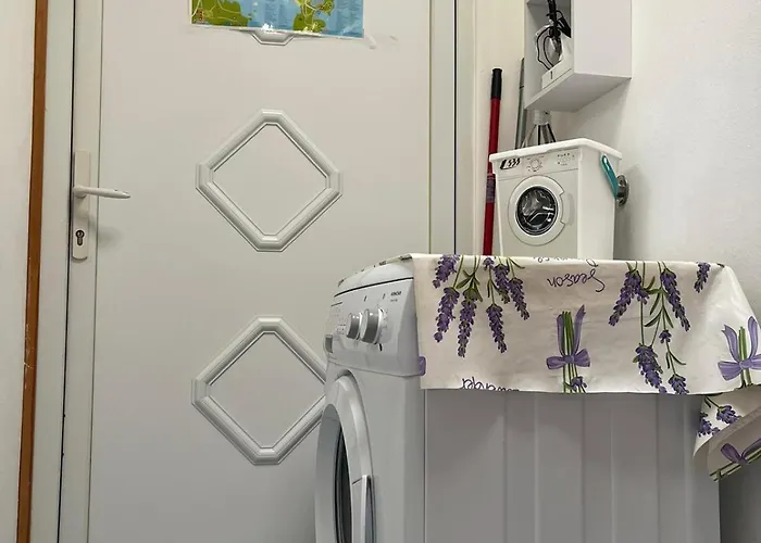 Guest house Arch- Budget Doublebed In Center